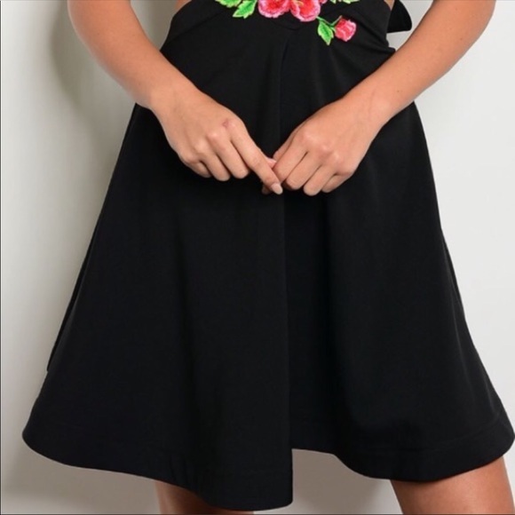 ✨LITTLE BLACK DRESS WITH FLORAL APPLIQUÉ✨SLIP-TUNIC✨NEW - Picture 5 of 8